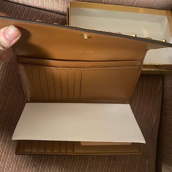 NWT - Michael Kors Jet Set Charm Signature Large Trifold Wallet - Picture 4 of 7